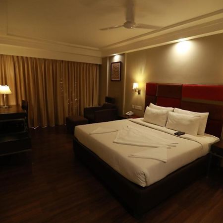Hotel-S-Park Khammam Exteriör bild