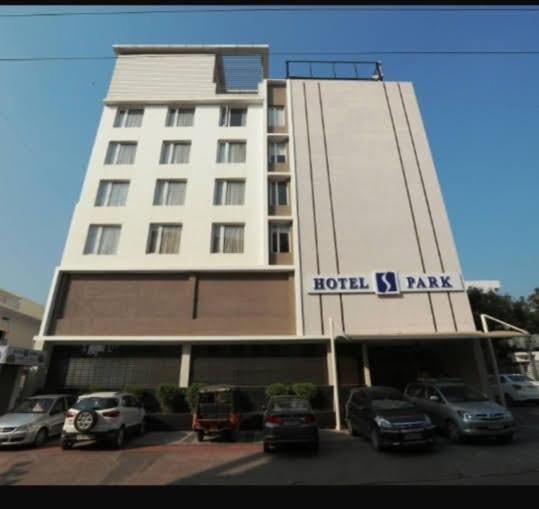 Hotel-S-Park Khammam Exteriör bild