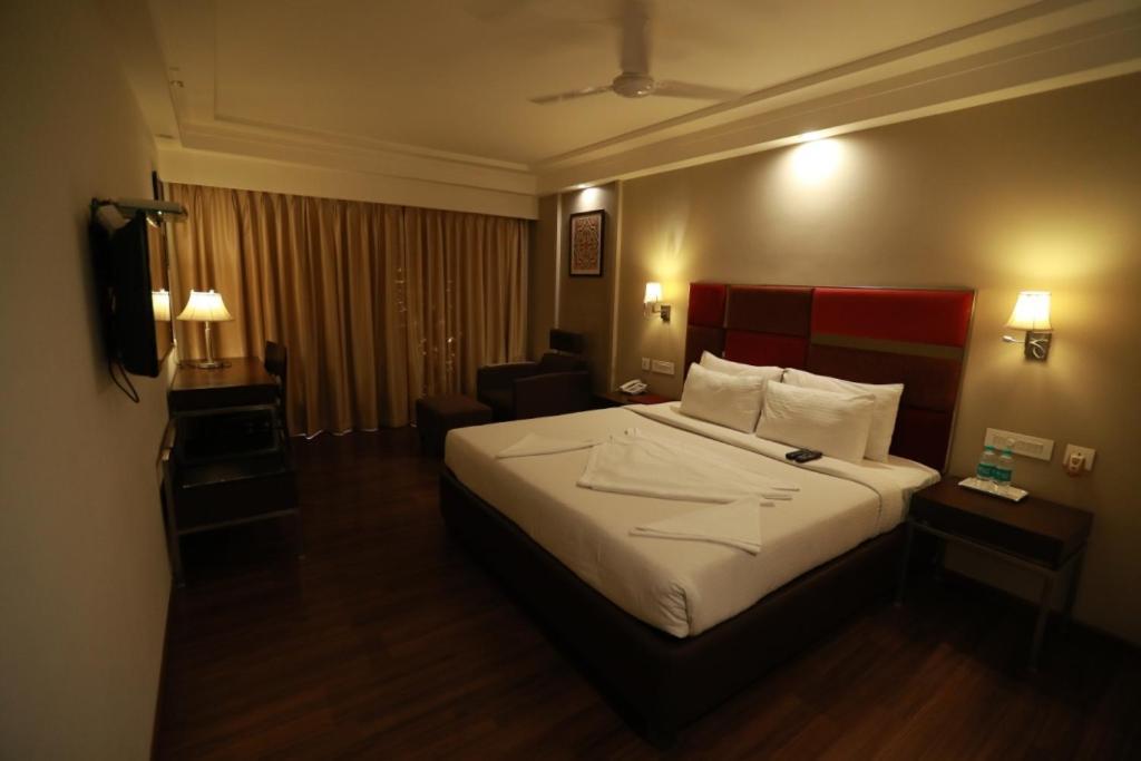 Hotel-S-Park Khammam Exteriör bild